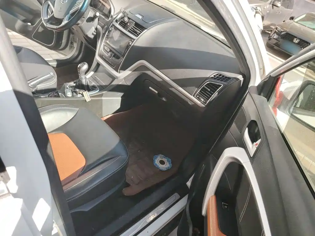 Фото 20 - Geely Emgrand