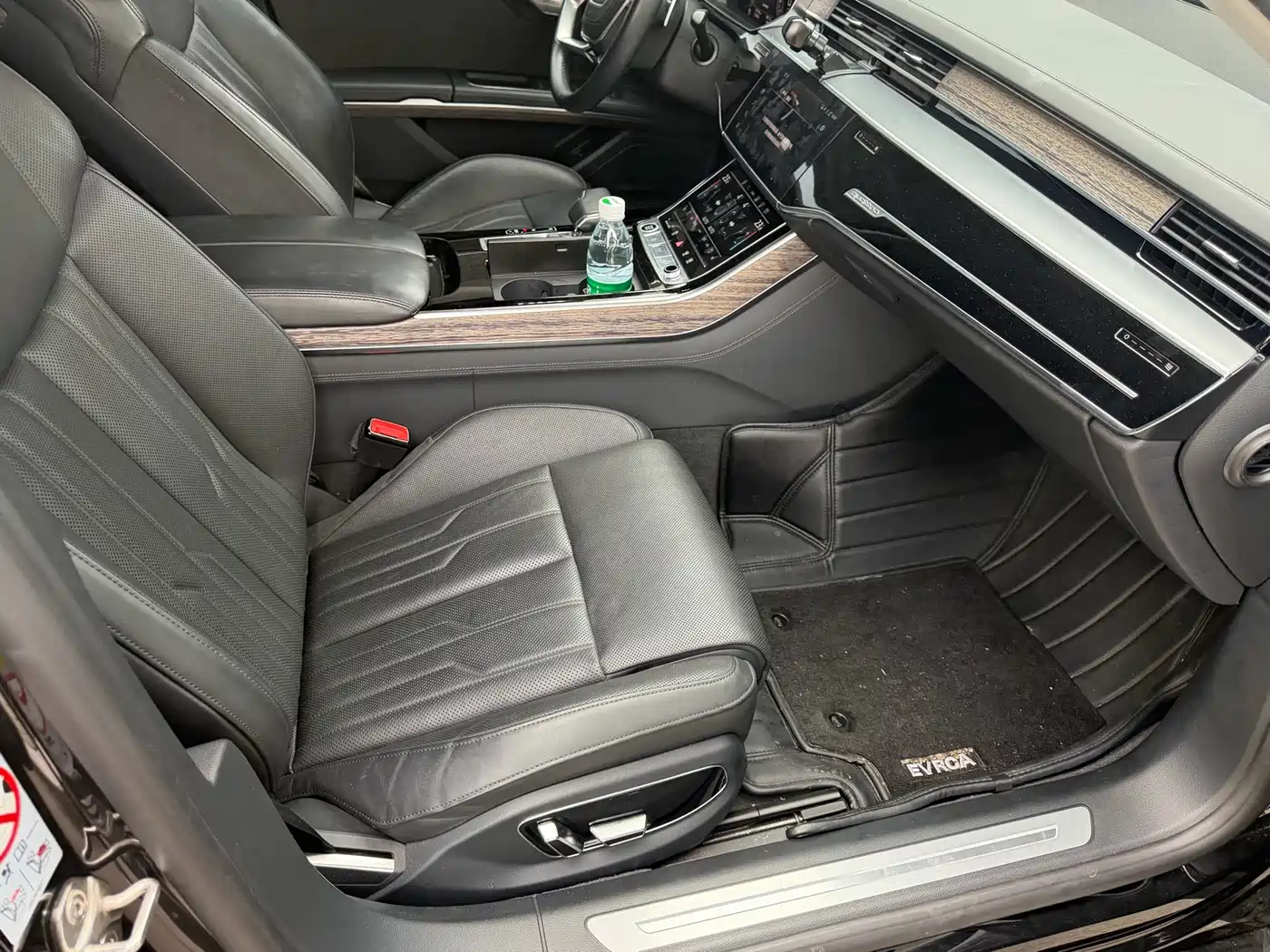 Фото 7 - Audi A8
