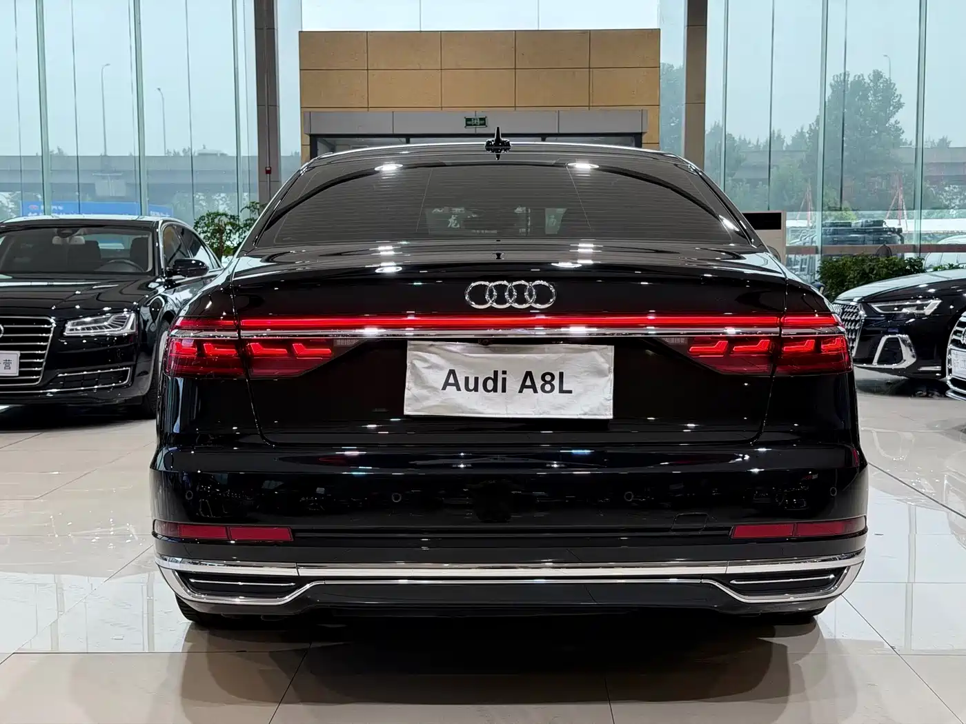 Photo 4 - Audi A8