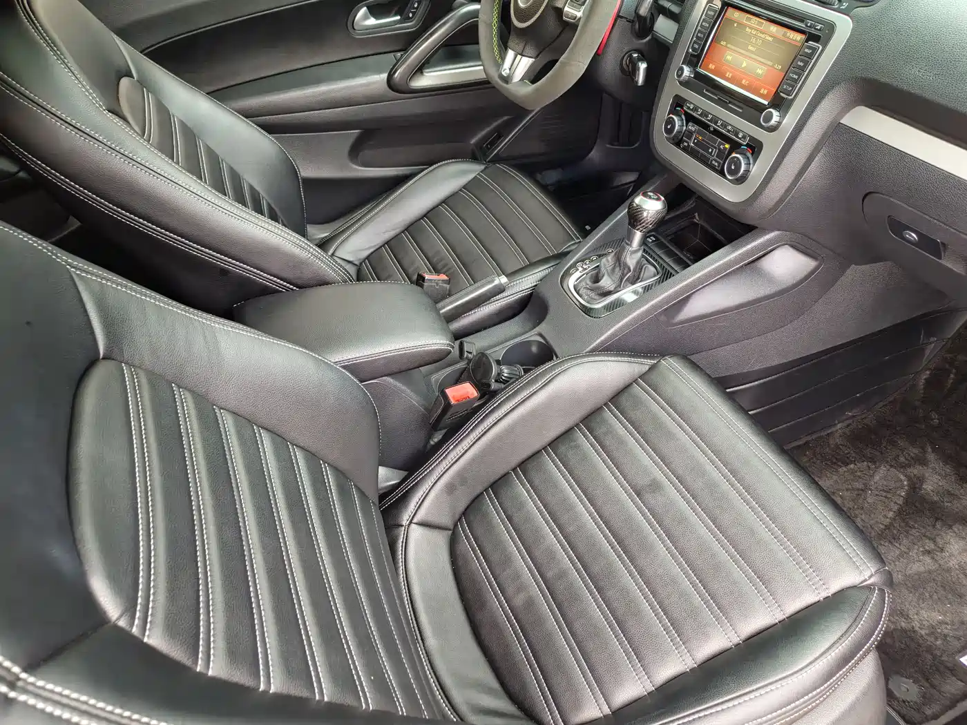 Volkswagen Scirocco 2010 2.0TSI Luxury Edition фото 48