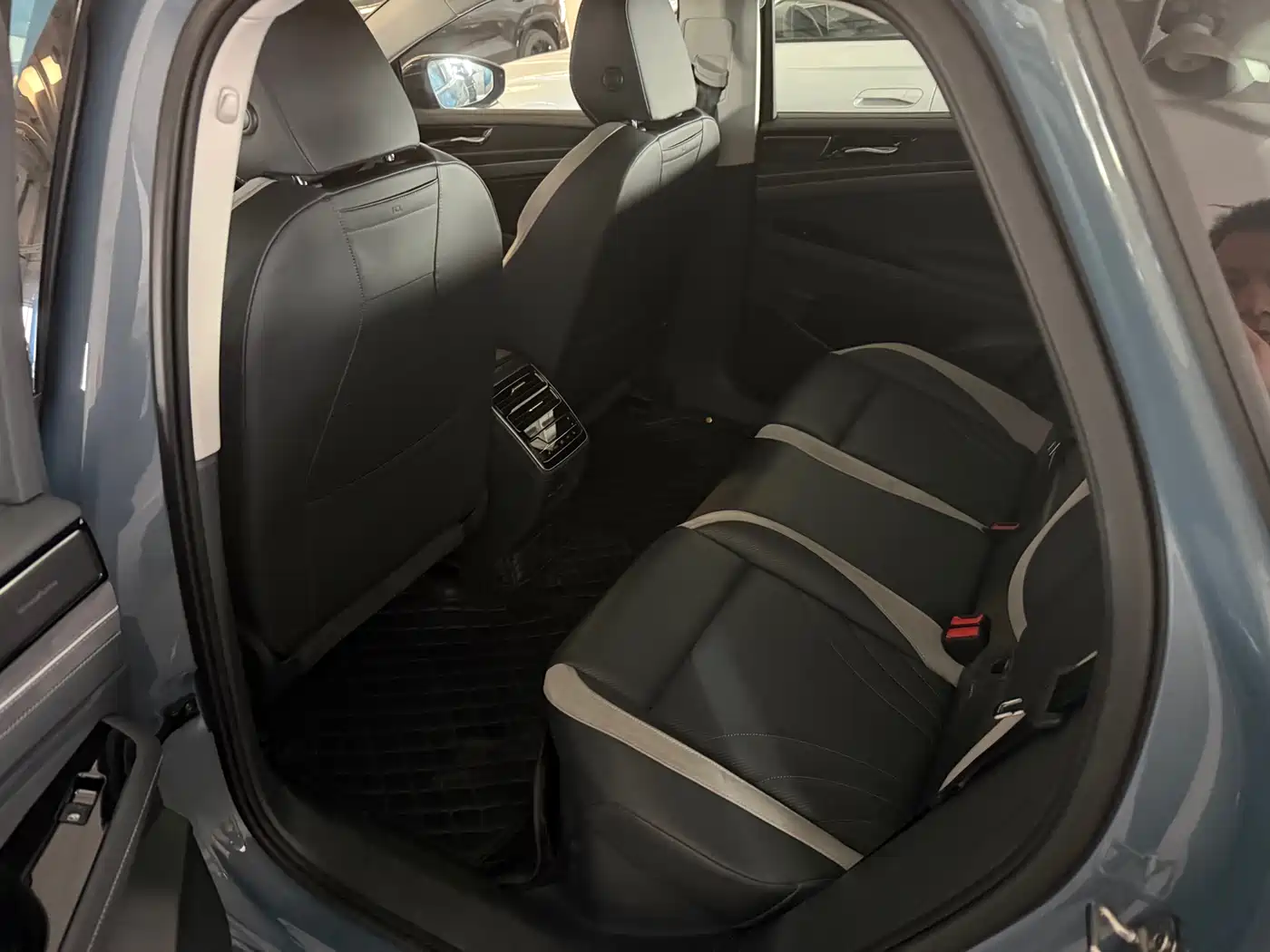 VOLKSWAGEN ID.7 VIZZION