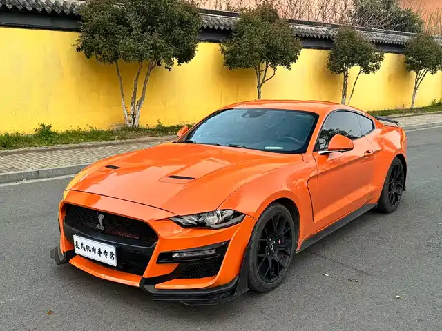 FORD MUSTANG