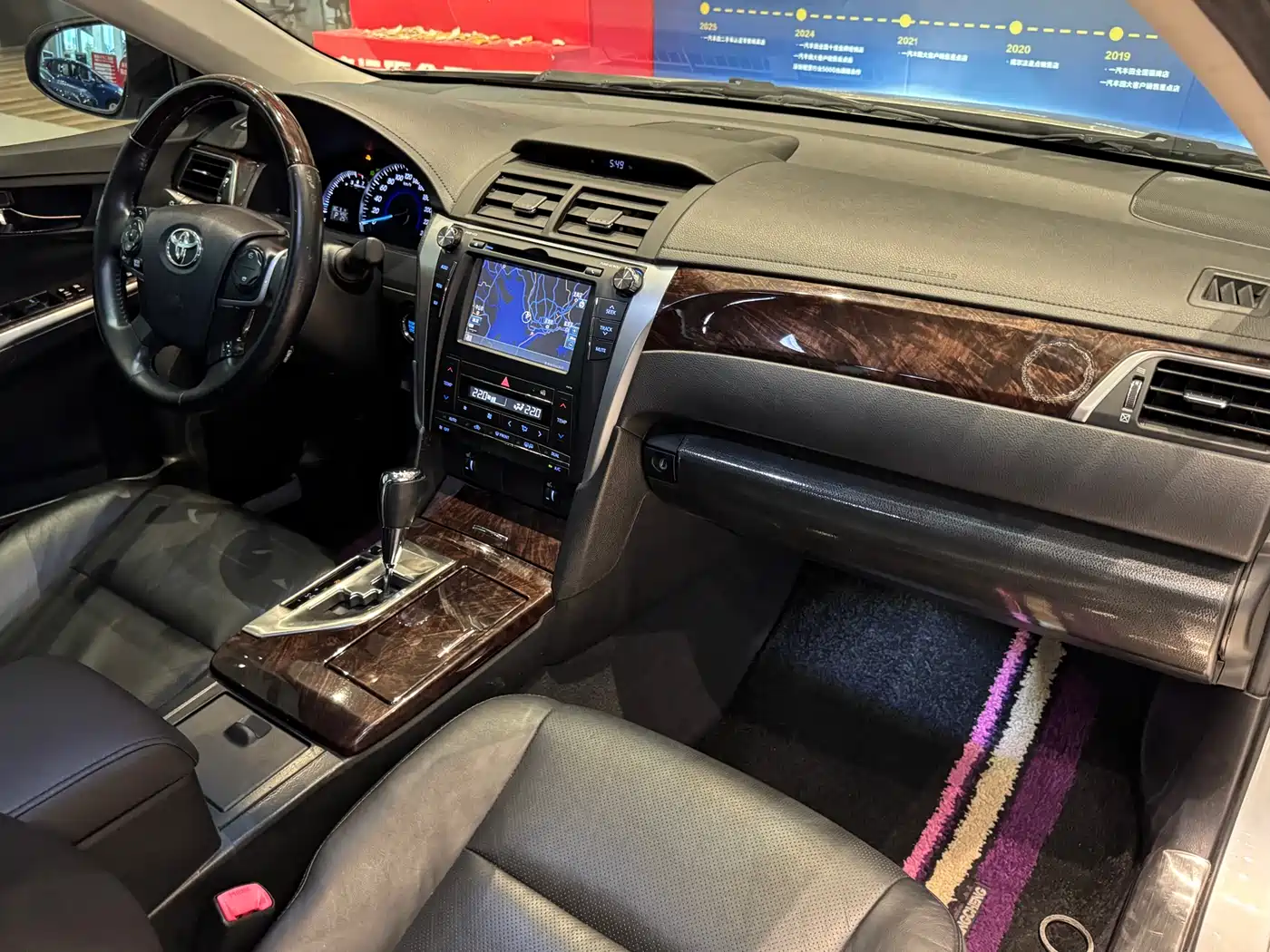 Toyota Camry 2015 2.5G Luxury Navigation Edition фото 21