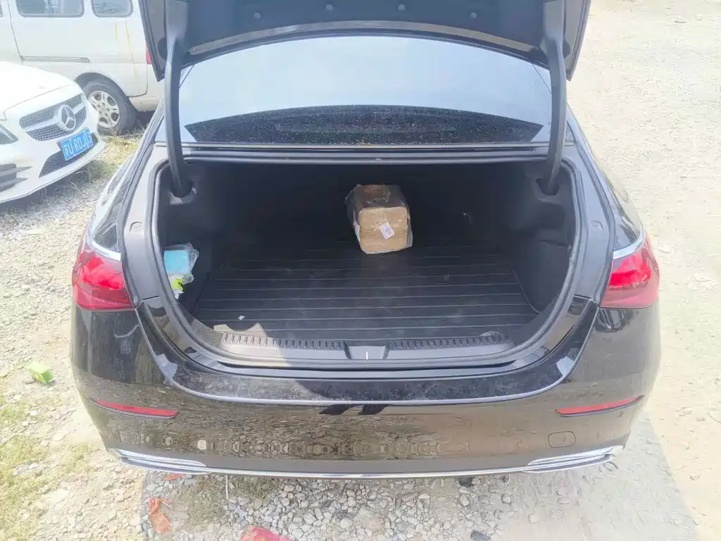 Mercedes-Benz E-Class, миниатюра 5