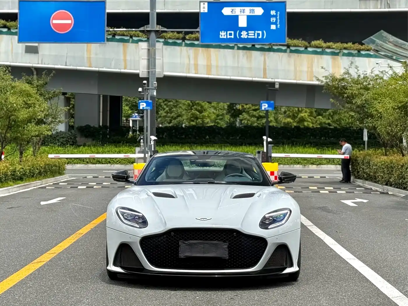 Aston Martin DBS 2020 2019 DBS Superleggera V12 Coupe