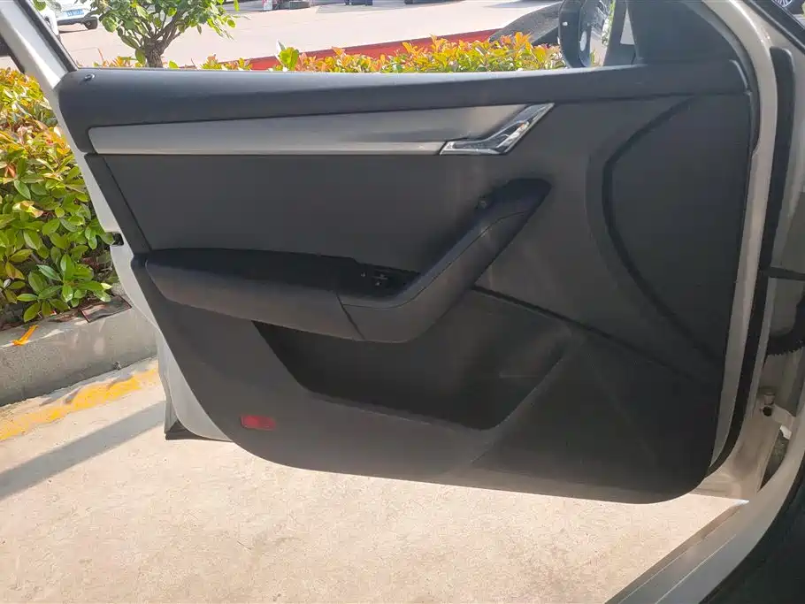Škoda Octavia 2018 TSI230 DSG Comfort Edition фото 7