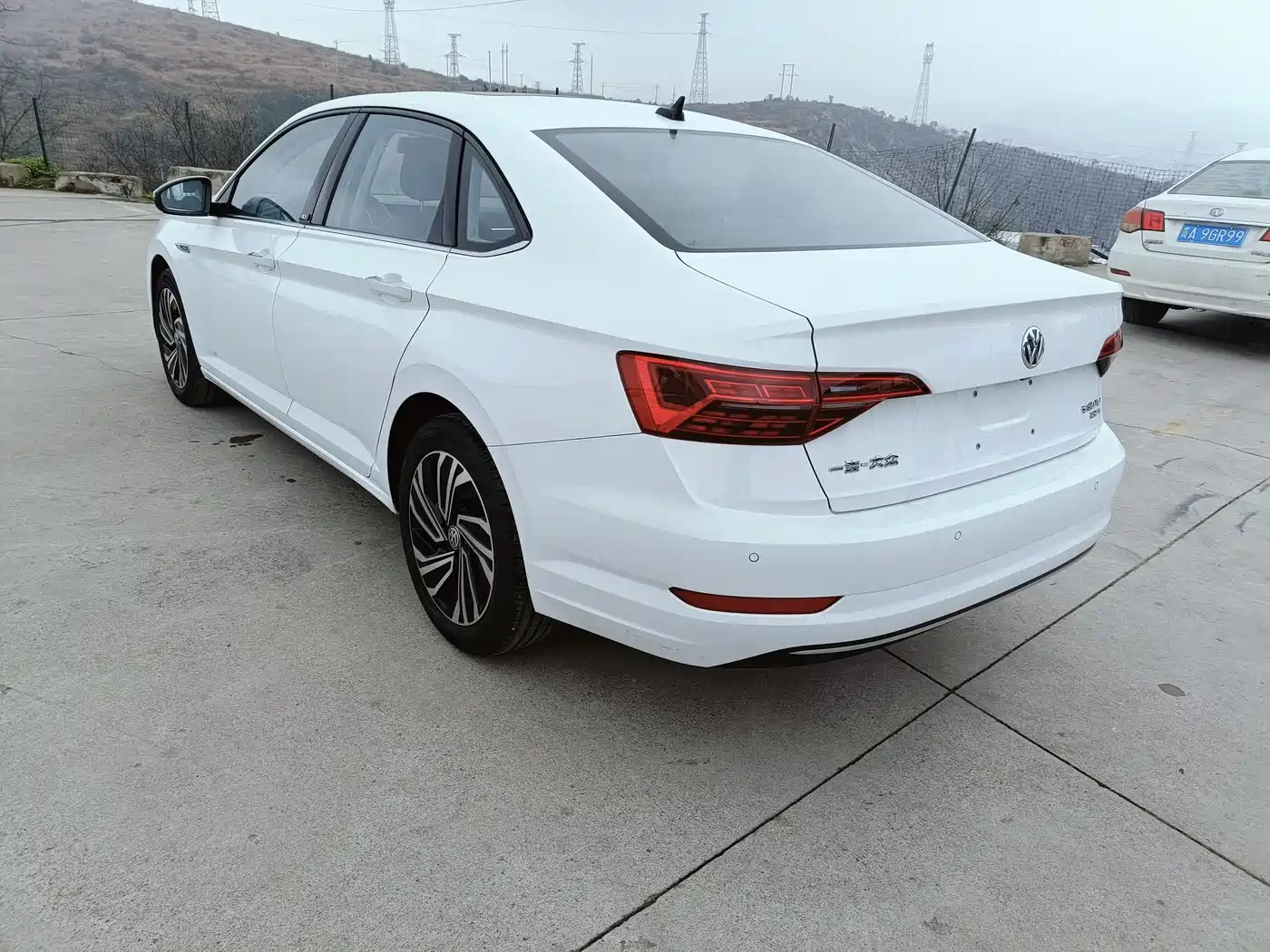 VOLKSWAGEN SAGITAR