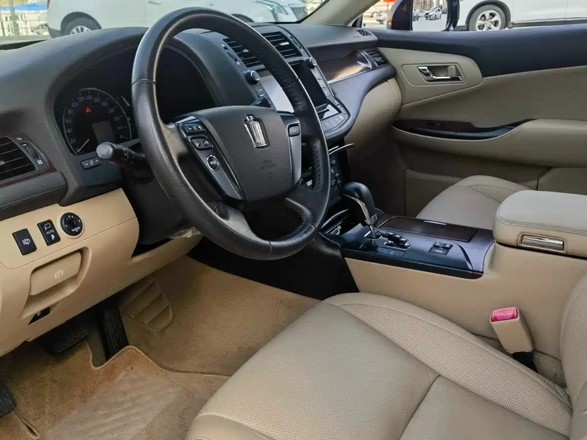Toyota Crown 2010 2.5L Royal Leather Sunroof фото 5