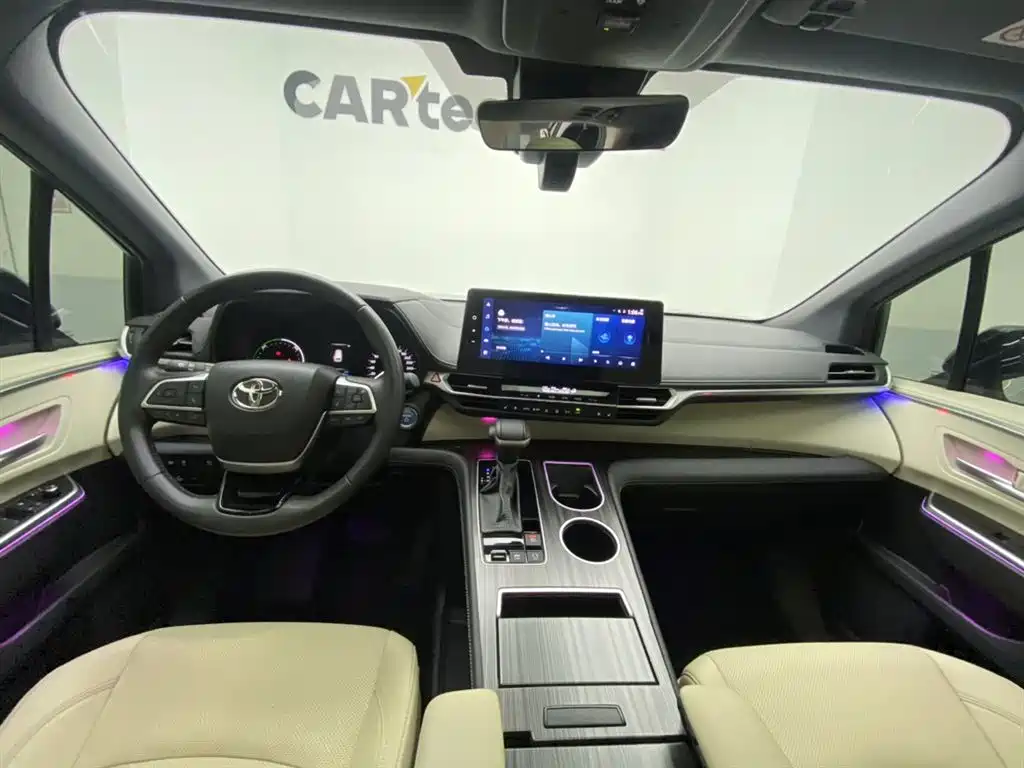 Toyota Sienna 2023 2.5L Hybrid Premium Edition фото 13