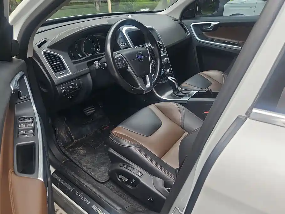 Фото 9 - Volvo XC60