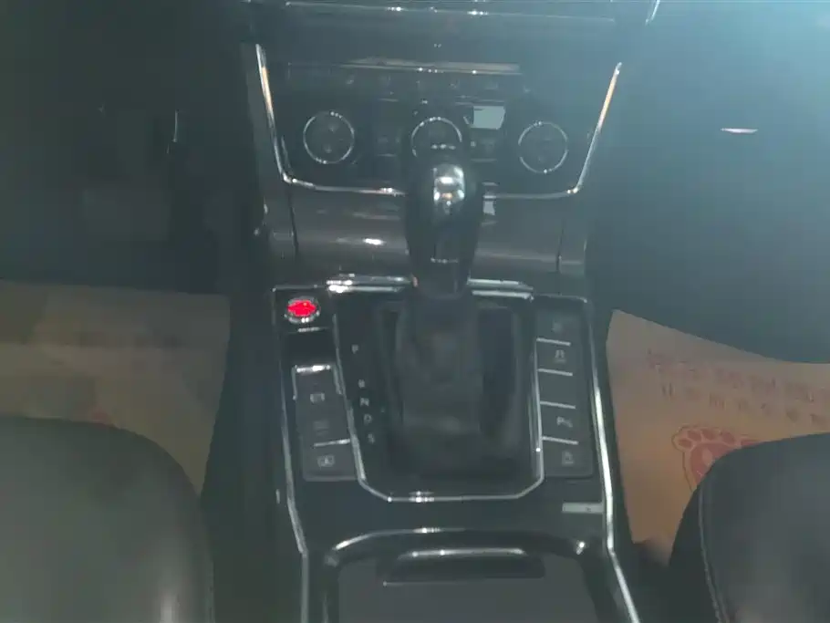 Volkswagen Passat 2016 330TSI DSG Executive Edition фото 16