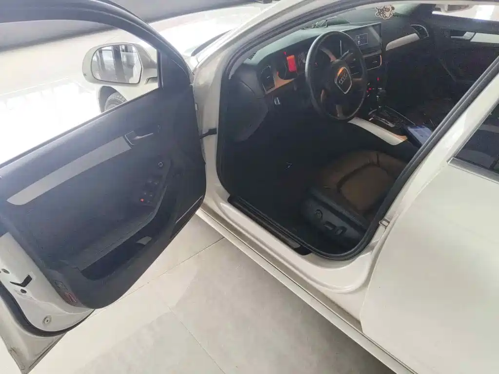 Фото 8 - Audi A4L