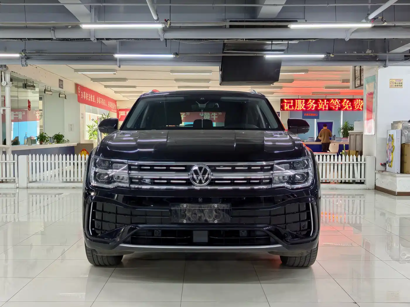 Volkswagen Teramont 2024 Touareg X 380TSI 4WD Dragon Glory Edition фото 2