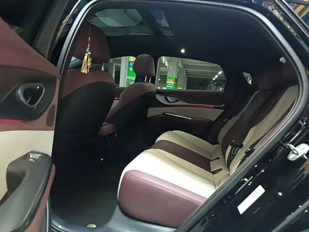 BYD Seal 2024 2024 Glory Edition DM-i 1.5L 121km Prestige