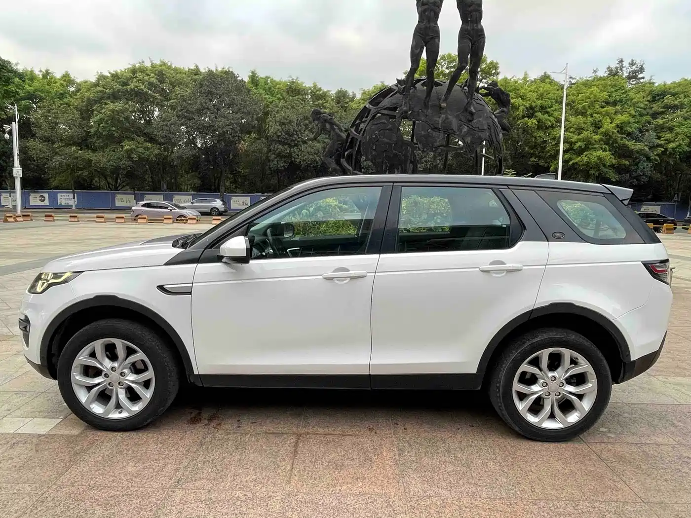 Land Rover Discovery Sport 2017 2.0T HSE фото 8