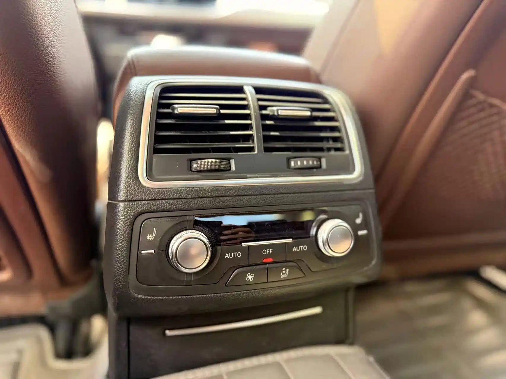 Фото 7 - Audi A6L