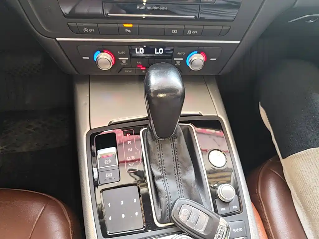 Фото 14 - Audi A6L