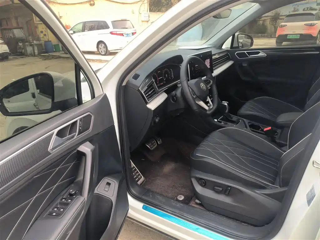 Volkswagen Tiguan L 2024 Outstanding 330TSI Auto 2WD R-Line Dragon Glory Edition фото 12