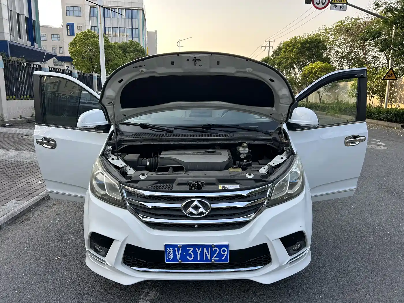 SAIC Maxus Maxus G10 2016 2.0T Automatic Executive Edition фото 14