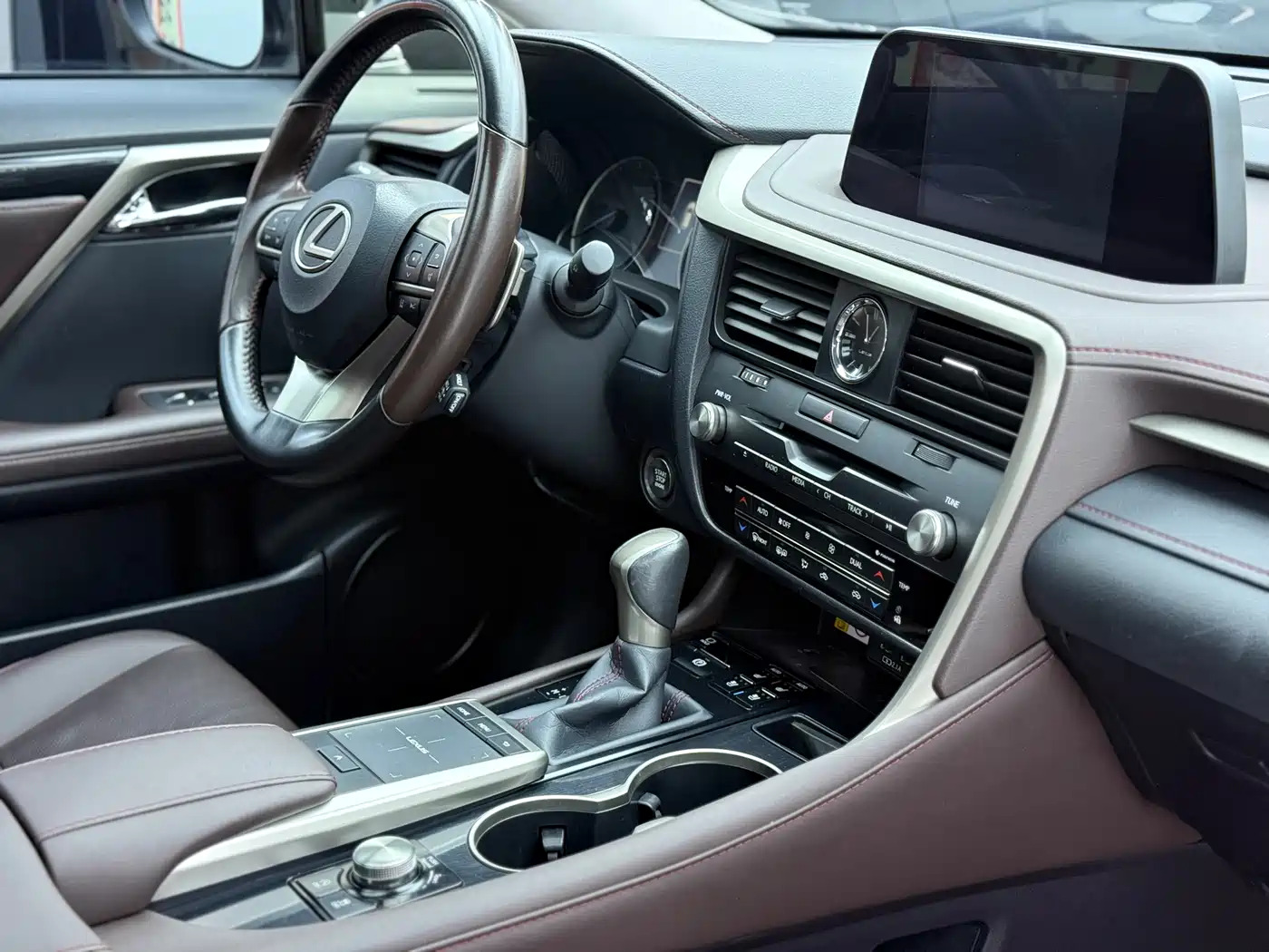 Lexus RX 2020 300 4WD Elegance Edition China VI фото 14