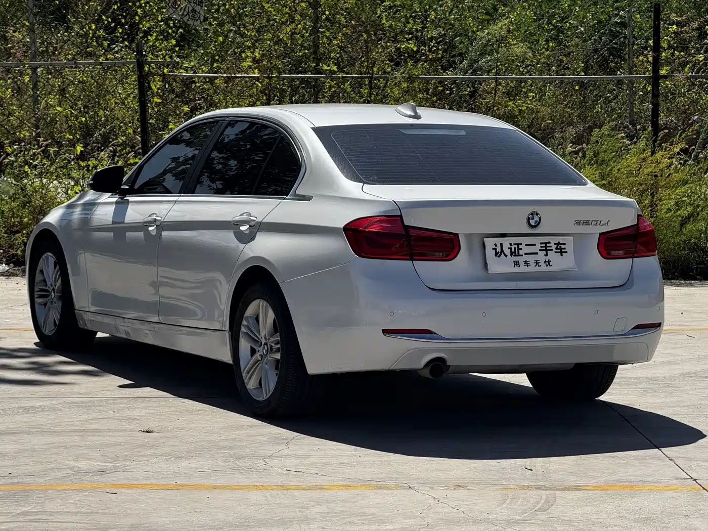 Photo 12 - BMW 3 Series