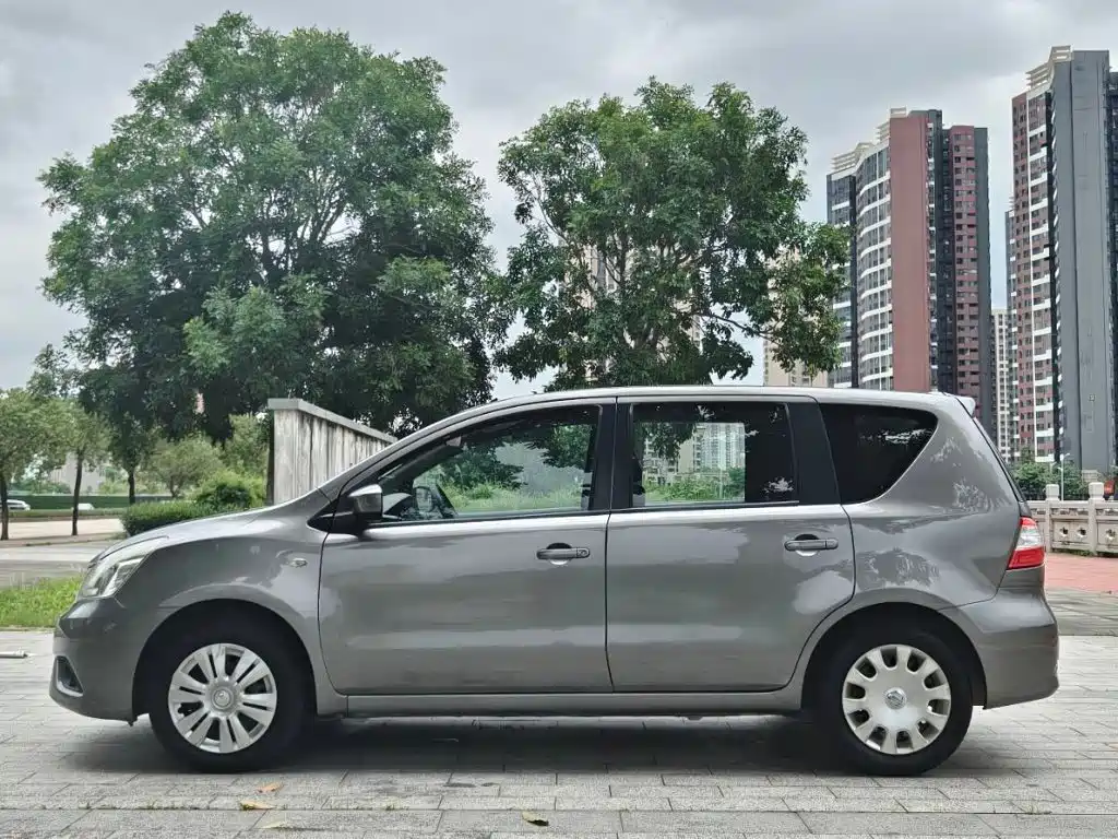 Nissan Livina 2014 2013 1.6XE CVT Comfort
