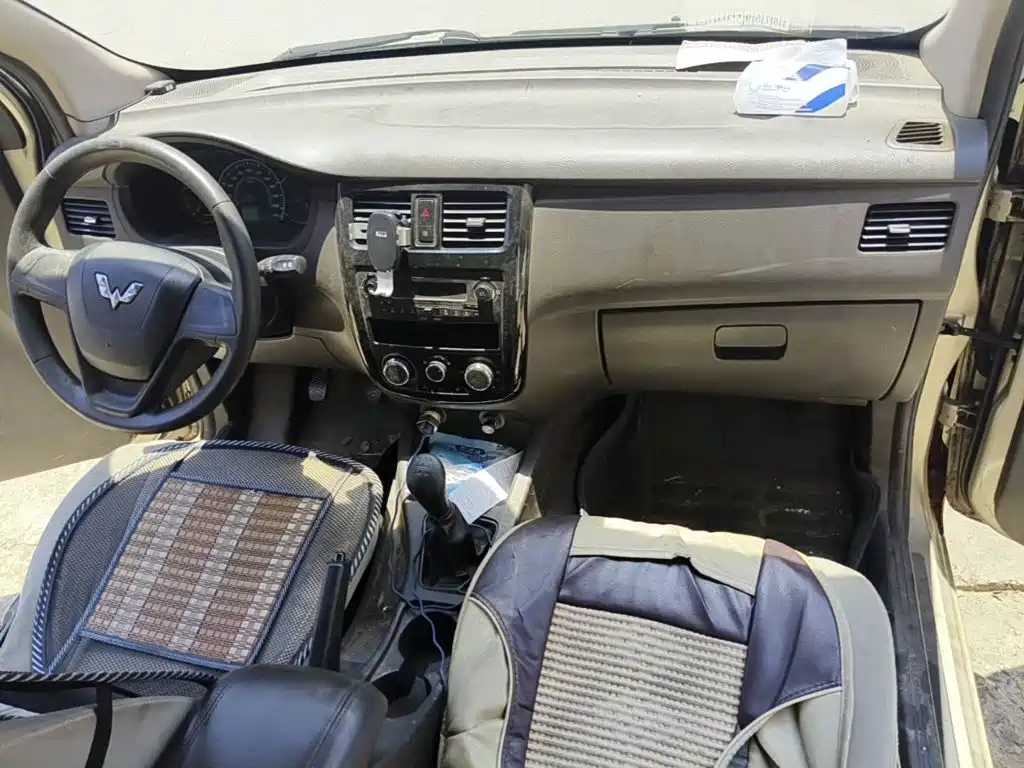 Wuling Motors Wuling Rongguang V 2016 2015 1.5L Basic