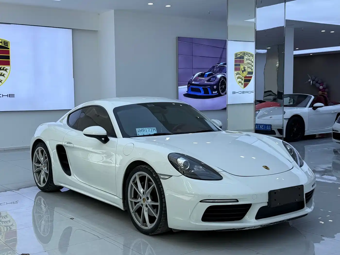 Porsche 718 2018 Cayman 2.0T фото 3