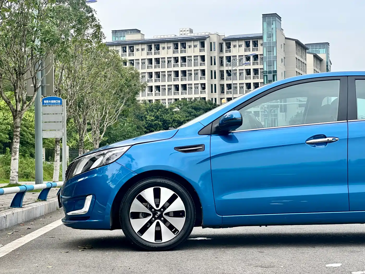 Kia K2 2012 2012 Sedan 1.6L AT Premium Commemorative Edition