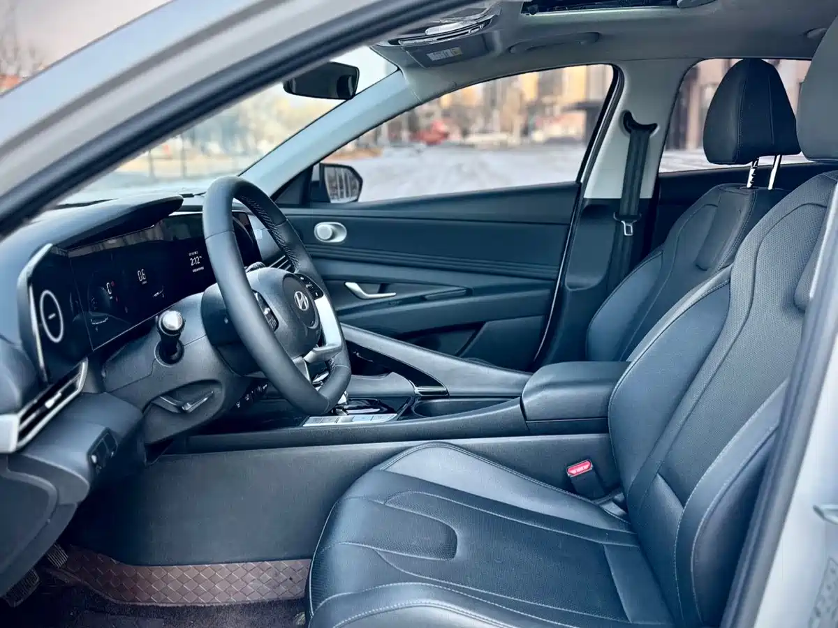 Hyundai Elantra 2023 Model 1.5L CVT LUX Premium Edition фото 10