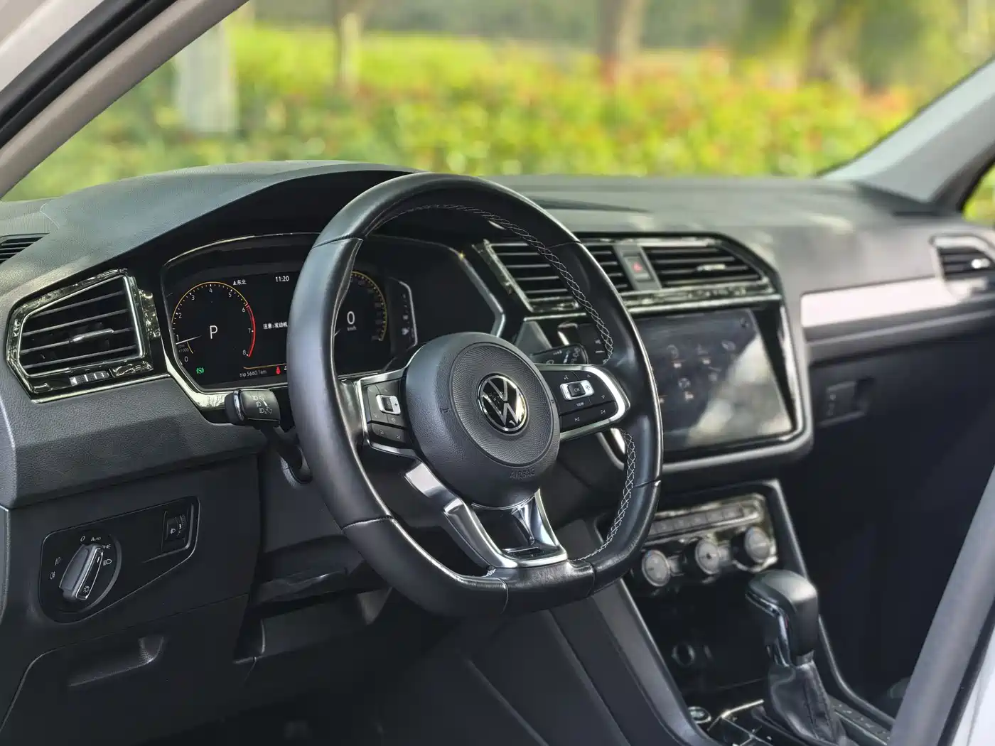 Volkswagen Tiguan L 2021 330TSI Automatic 2WD R-Line Premium фото 22