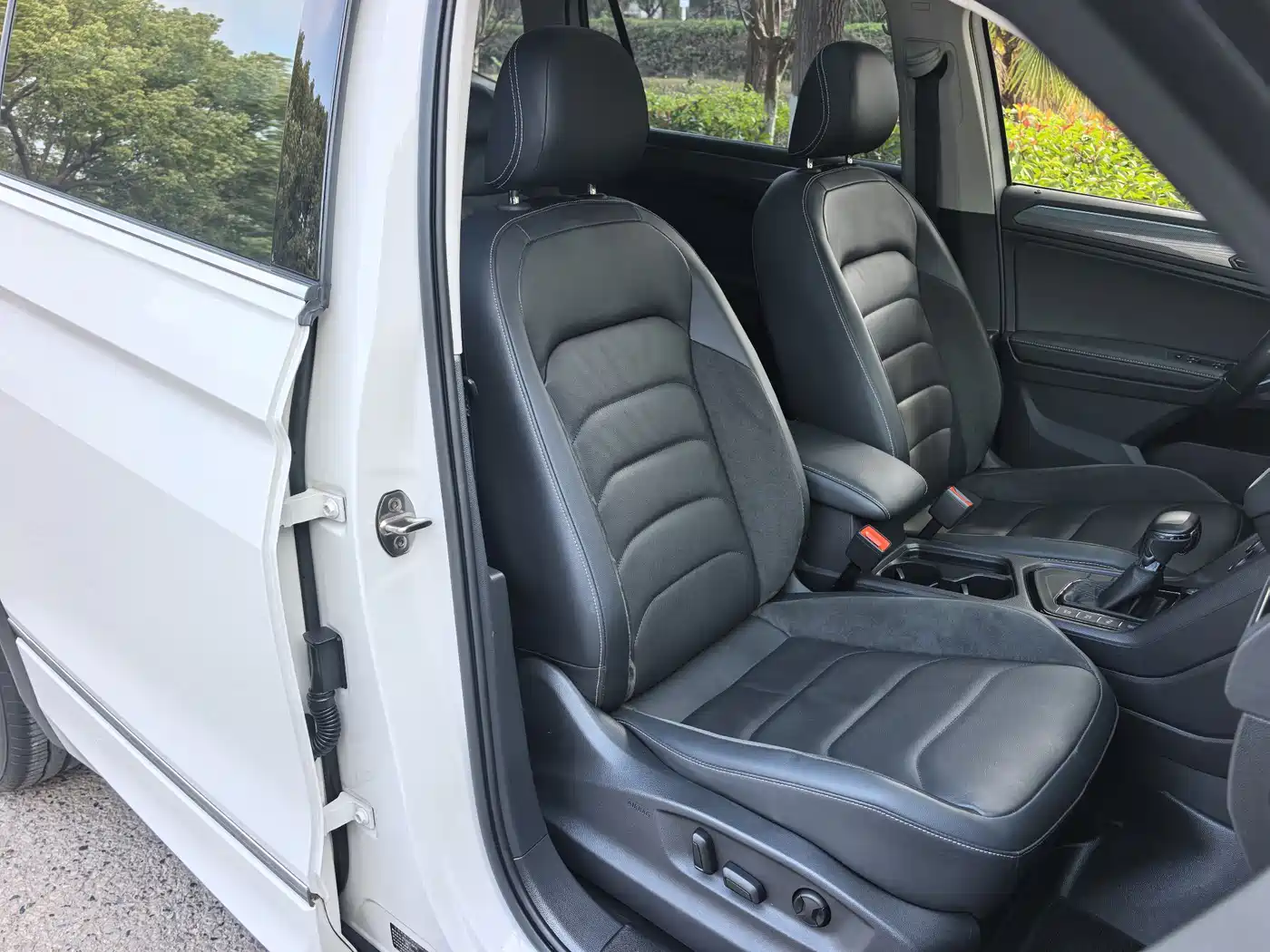 Volkswagen Tiguan L 2021 330TSI Automatic 2WD R-Line Premium фото 24