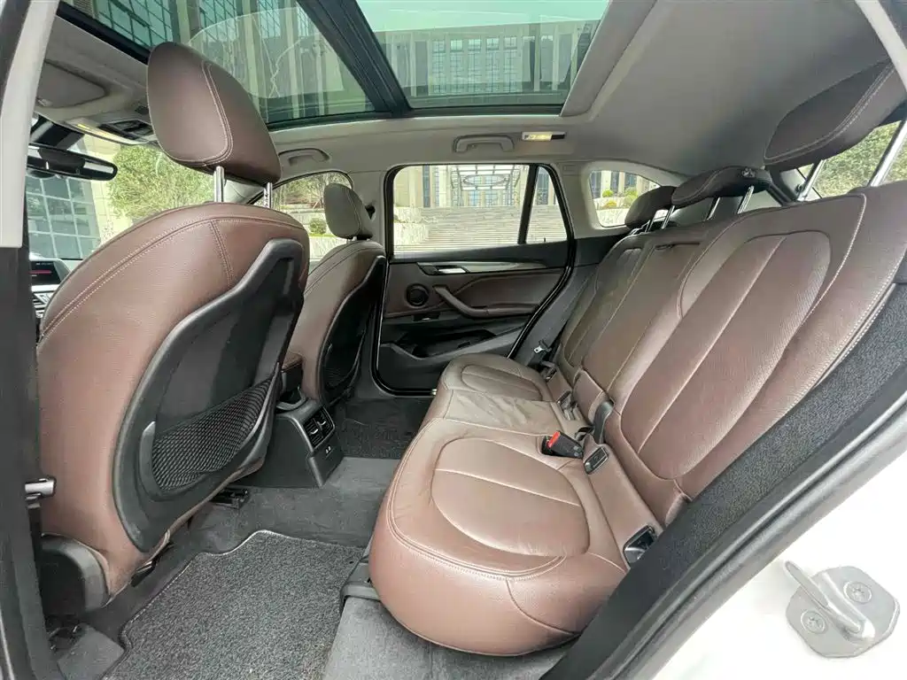 BMW X1 2019 sDrive18Li Premium Model фото 13