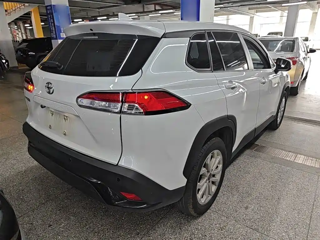 Toyota Frontlander 2023 2.0L CVT Elite Edition фото 7