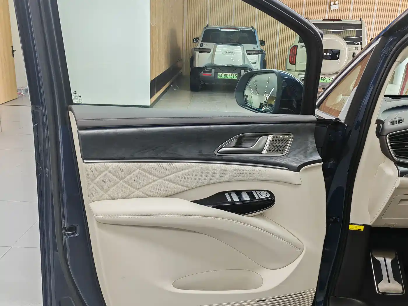 Denza D9 2025 DM-i Smart Drive Edition 1020 AWD Prestige фото 9