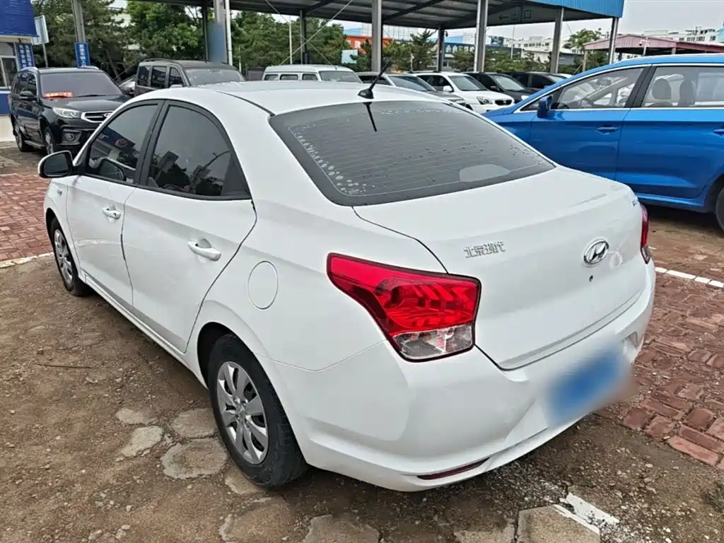 Hyundai Verna 2017 1.4L Manual Renewal Edition China VI фото 5