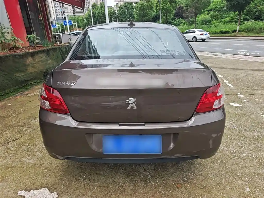 Peugeot 301 2014 1.6L Automatic Comfort Edition фото 6