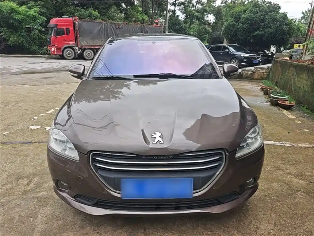 Peugeot 301 2014 1.6L Automatic Comfort Edition фото 3