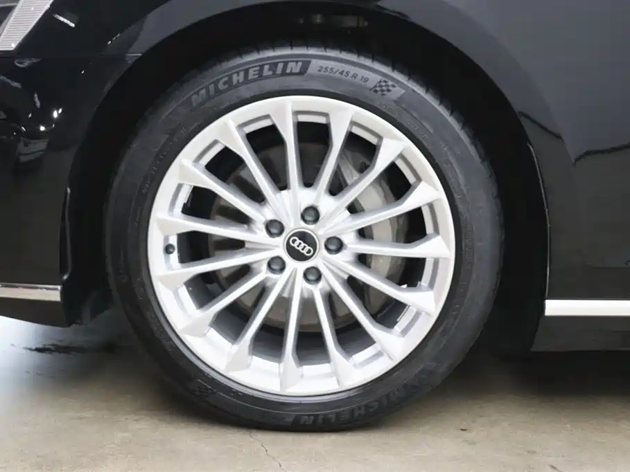 Audi A8 2022 A8L 50 TFSI quattro Comfort Collector's Edition фото 27