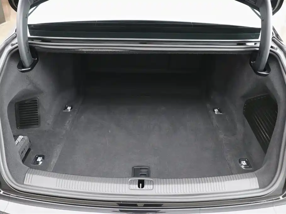 Audi A8 2022 A8L 50 TFSI quattro Comfort Collector's Edition фото 29