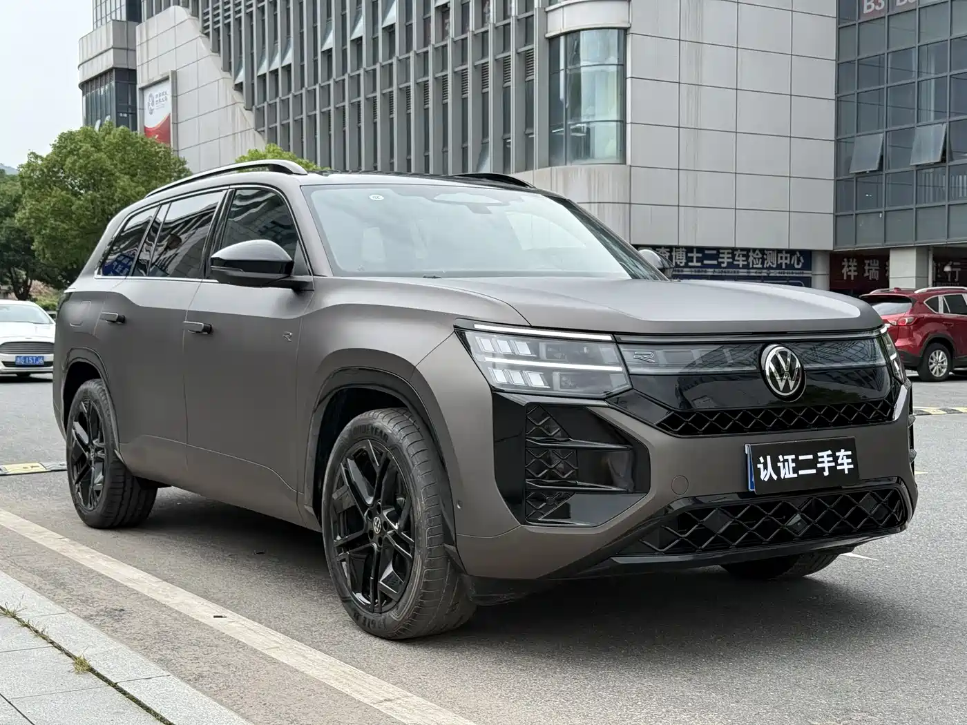 Volkswagen Teramont 2025 Teramont Pro 450TSI 4WD Summit Edition фото 3