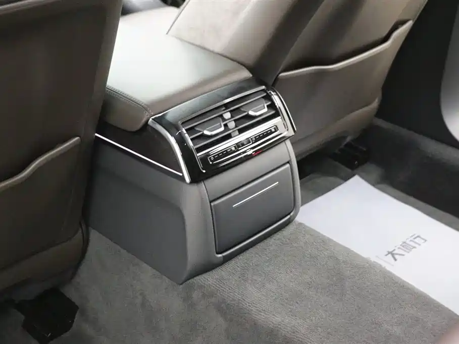 Audi A8 2022 A8L 50 TFSI quattro Comfort Collector's Edition фото 20