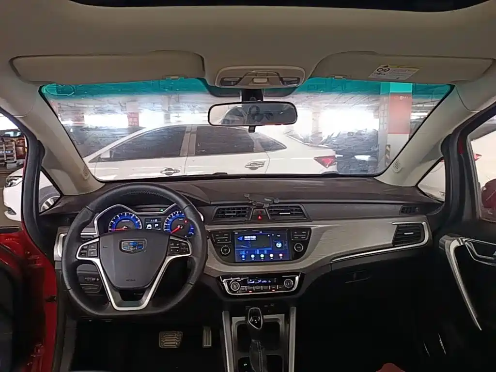 Фото 10 - Geely Vision X3