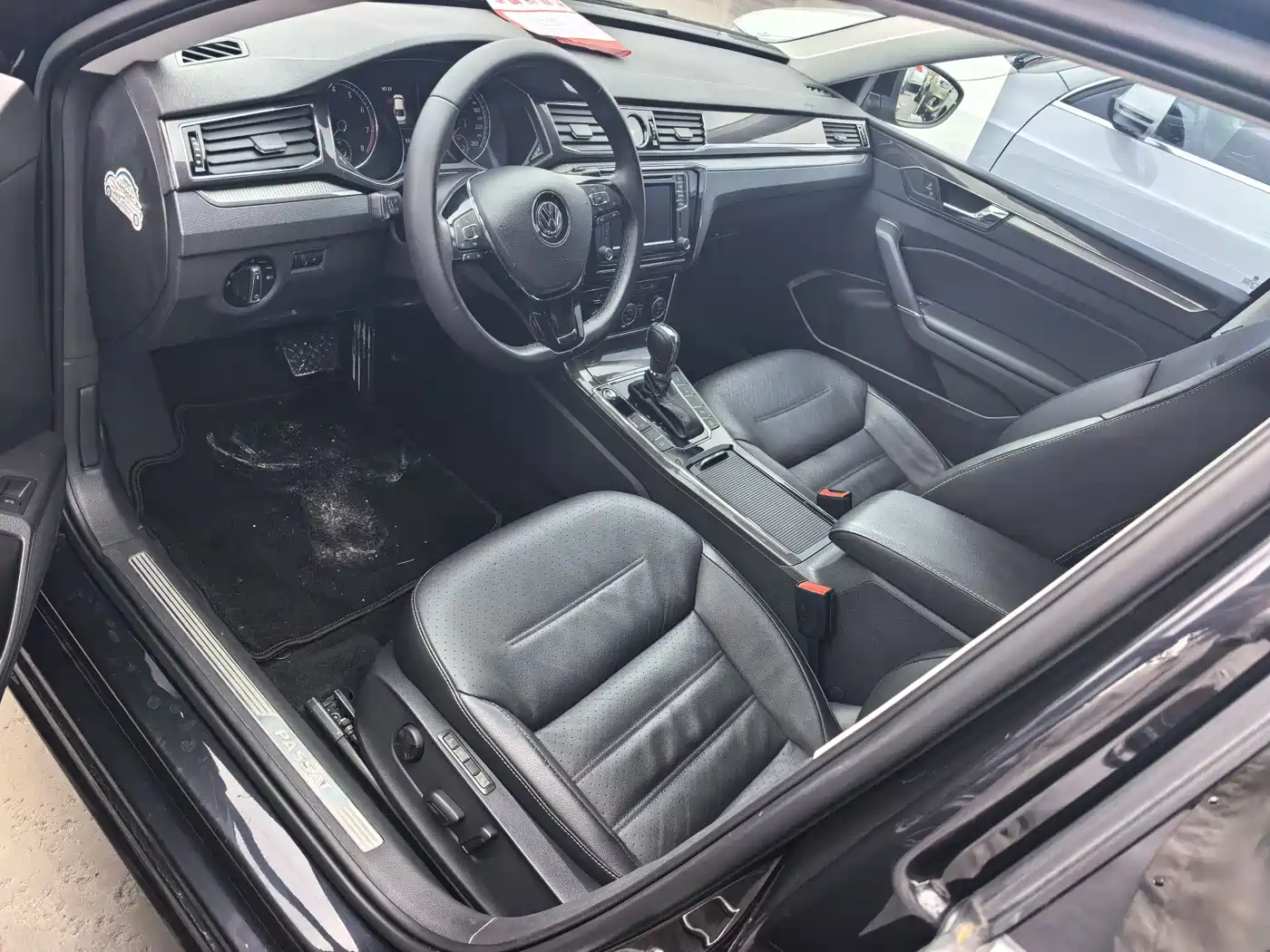 Volkswagen Passat 2017 330TSI DSG Luxury фото 5