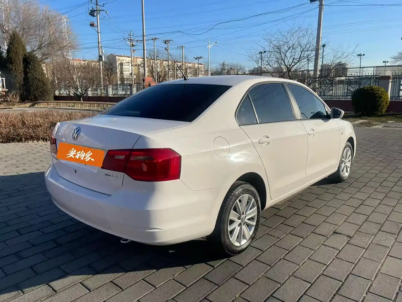 Volkswagen Jetta 2015 1.6L Automatic Luxury фото 5