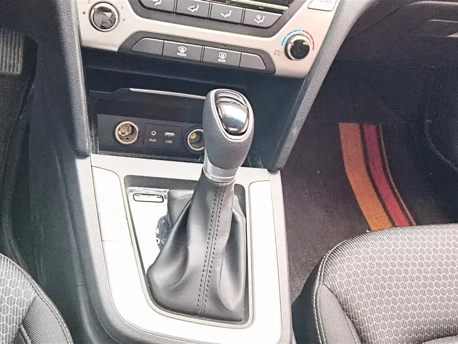 Hyundai Elantra 2016 Model 1.6L Automatic Smart Elite фото 16