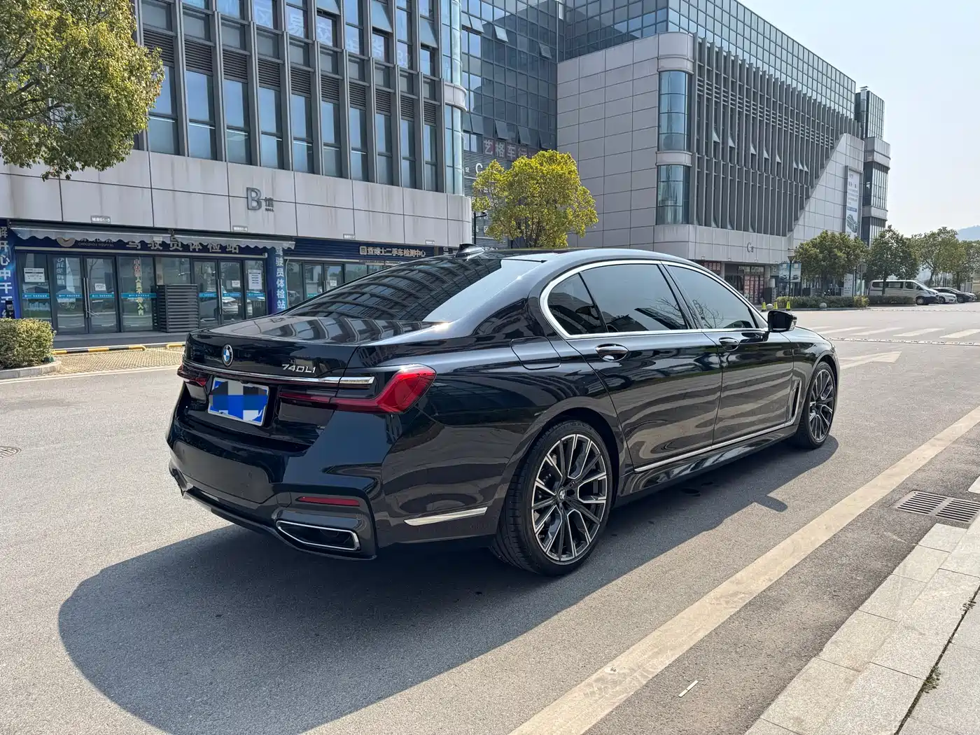 BMW 7 Series 2022 740Li Exclusive M Sport Package фото 6