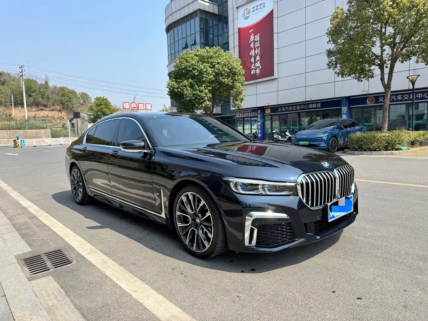 BMW 7 Series 2022 740Li Exclusive M Sport Package фото 3