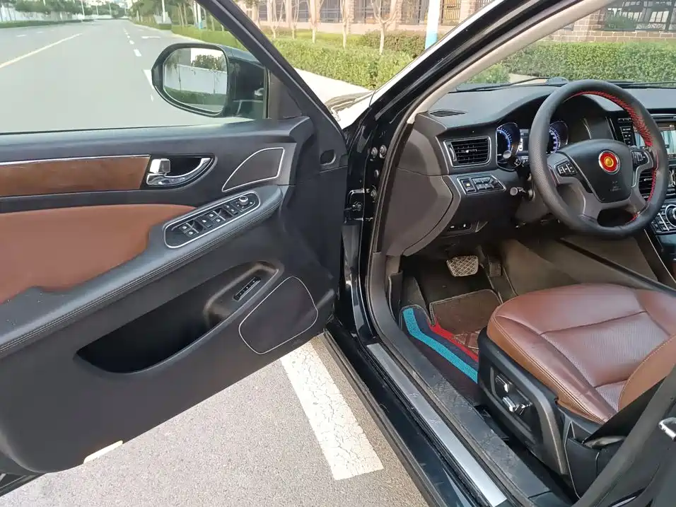 Photo 21 - Hongqi H7