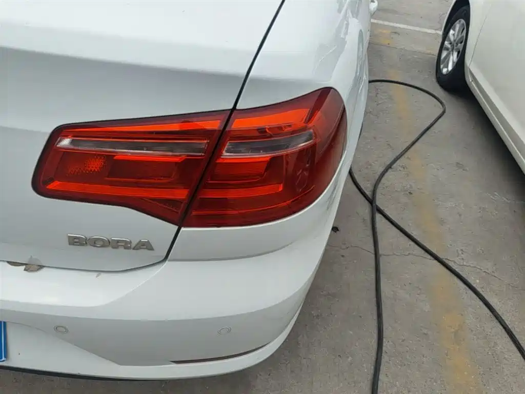 Volkswagen Bora 2014 1.6L Automatic Comfort Edition фото 8